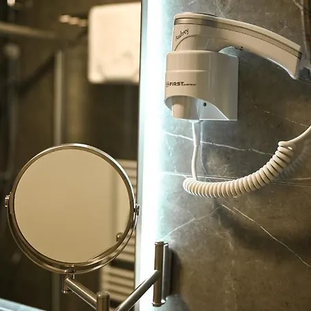 Fontana Free Parking アパート *