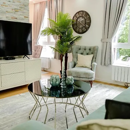 Fontana Free Parking トゥズラ