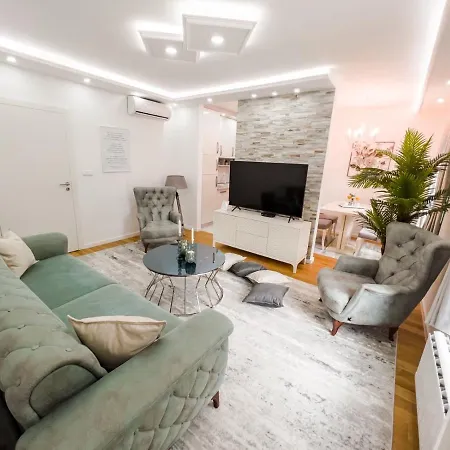 Fontana Free Parking アパート *